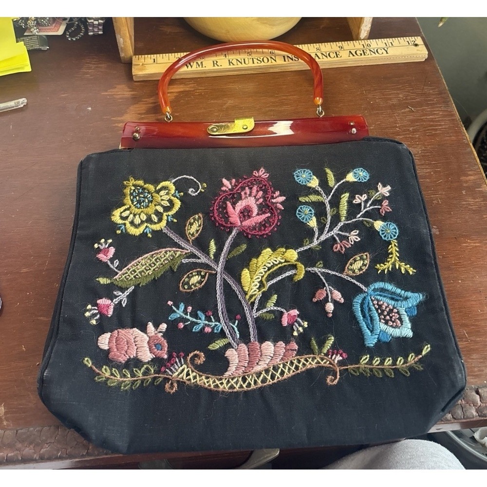 Hand Embroidered Floral Linen Bakelite Snap Hand Bag 1930's Clutch Purse Vtg